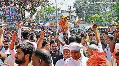 Congress candidate from the Badshahpur seat Vardhan Yadav surrounded by his supporters during a roadshow. (Parveen kumar / HT Photo) Congress candidate from the Badshahpur seat Vardhan Yadav surrounded by his supporters during a roadshow. (Parveen kumar / HT Photo)