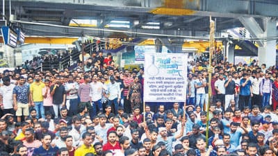 Kalyan , india- Aug 20 2024: Pic : After the incident of sexually assaults of two four-year-old girls in school of Badlapur of Thane came to light, angry citizens of Badlapur staged a protest at Badlapur railway station in the morning. At Badlapur railway station, people have blocked the way of train going to Mumbai.on Tuesday. In India on 20 2024 --(Photo by Pramod Tambe /HT Photo) Kalyan , india- Aug 20 2024: Pic : After the incident of sexually assaults of two four-year-old girls in school of Badlapur of Thane came to light, angry citizens of Badlapur staged a protest at Badlapur railway station in the morning. At Badlapur railway station, people have blocked the way of train going to Mumbai.on Tuesday. In India on 20 2024 --(Photo by Pramod Tambe /HT Photo)