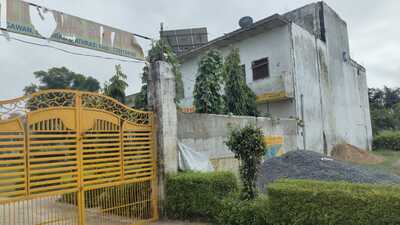 The closed DL Public School in village Rasgawan of Hathras, on Saturday. (HT PHOTO) The closed DL Public School in village Rasgawan of Hathras, on Saturday. (HT PHOTO)