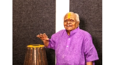 TK Murthy’s style of playing was different from his luminary contemporaries. His 
fingering technique, subtle and deceptive ( COURTESY: TK JAYARAMAN)