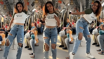 A woman danced to 'Aaj Ki Raat' from Stree 2 in a metro. (Instagram/_sahelirudra_) A woman danced to 'Aaj Ki Raat' from Stree 2 in a metro. (Instagram/_sahelirudra_)