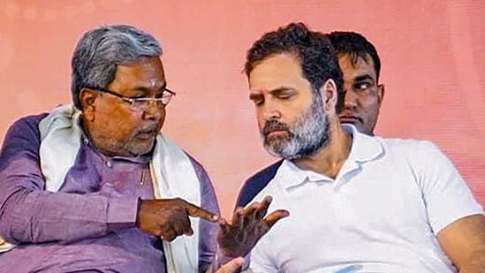 Karnataka chief minister Siddaramaiah with Lok Sabha leader of opposition Rahul Gandhi, (PTI file)