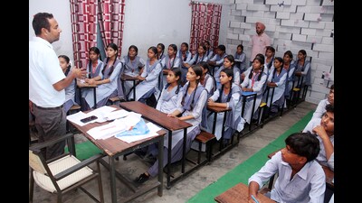Class 10 students of Government Senior Secondary School during an extra class in Dhilwan Kalan in Faridkot district on Sunday. (Sanjeev Kumar / HT) Class 10 students of Government Senior Secondary School during an extra class in Dhilwan Kalan in Faridkot district on Sunday. (Sanjeev Kumar / HT)