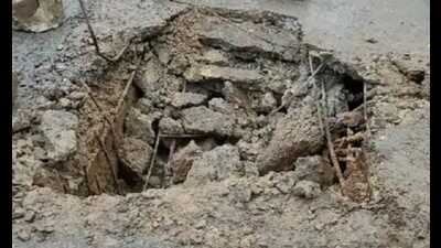 Municipal commissioner Inderjit Singh said the Geetapalli road, where a sewer line could have developed leaks, would be repaired soon. (HT)