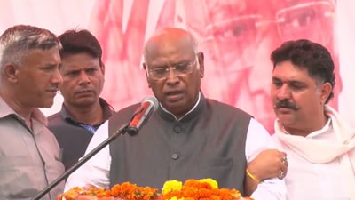 Congress president Kharge feels dizzy at rally in Jammu and Kashmir. (Congress) Congress president Kharge feels dizzy at rally in Jammu and Kashmir. (Congress)