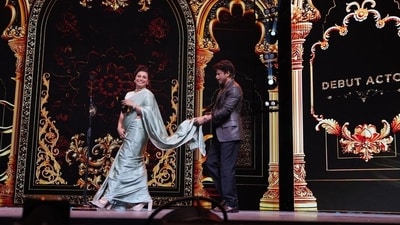 Shah Rukh Khan and Rani Mukerji on the IIFA 2024 stage. Shah Rukh Khan and Rani Mukerji on the IIFA 2024 stage.