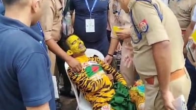 The Bangladeshi fan, Rabiul Islam, being taken to hospital after he fainted (Deepak Gupta) (HT_PRINT)