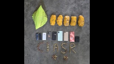 The drug, firearm and ammunition seized in Gurdaspur on Sunday. (HT photo) The drug, firearm and ammunition seized in Gurdaspur on Sunday. (HT photo)