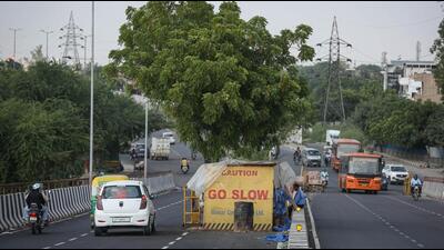 Traffic during a trial run at the Anand Vihar elevated corridor. (Sanchit Khanna/HT Photo) Traffic during a trial run at the Anand Vihar elevated corridor. (Sanchit Khanna/HT Photo)