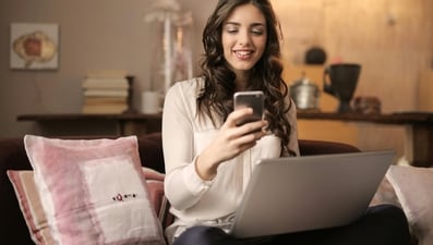 Social media plays a big role in the success of relationships that begin on online platforms (Pexels) Social media plays a big role in the success of relationships that begin on online platforms (Pexels)