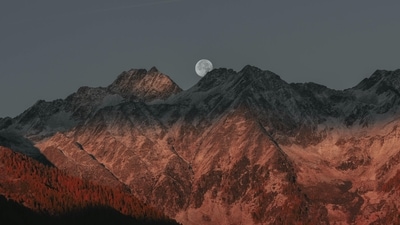 Representative Image: Small asteroid to become Earth's mini moon for 57 days.