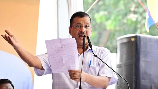 AAP national convener Arvind Kejriwal addresses a public meeting in New Delhi on Sunday. (Vipin Kumar/HT Photo)