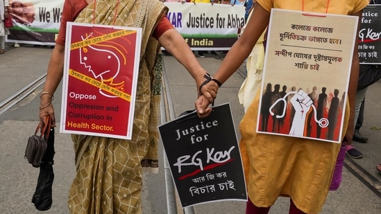 Kolkata: People take part in a protest rally against the West Bengal administration over the alleged sexual assault and murder of a trainee doctor, in Kolkata, Saturday, Sept. 7, 2024. (PTI Photo/Swapan Mahapatra)(PTI09_07_2024_000158A) (PTI)