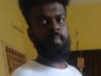A reddit user in Bengaluru said that a man in white t-shirt pretended to be a Flipkart delivery man when he ordered an iPhone 15.