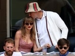 Taylor Swift and Travis Kelce of the Kansas City Chiefs attend the Men's Singles Final match.  Jamie Squire/Getty Images/AFP (Photo by JAMIE SQUIRE / GETTY IMAGES NORTH AMERICA / Getty Images via AFP)