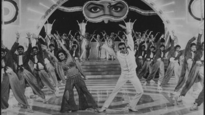 Mithun Chakraborty dance with Sheeba Akashdeep in Teesra Kaun. Mithun Chakraborty dance with Sheeba Akashdeep in Teesra Kaun.