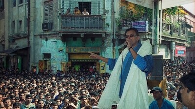 Mithun Chakraborty started his political journey in 2011. In this picture from 2001, he is snapped at at 76 Rally Puja. (Subhendu Ghosh) Mithun Chakraborty started his political journey in 2011. In this picture from 2001, he is snapped at at 76 Rally Puja. (Subhendu Ghosh)