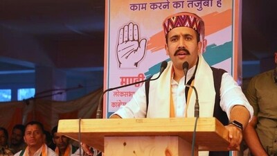 Himachal minister Vikramaditya Singh addressing a public meeting. (HT Photo) Himachal minister Vikramaditya Singh addressing a public meeting. (HT Photo)