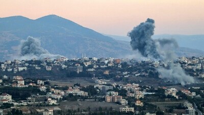 Smoke plumes erupt after an Israeli airstrike targeted the the village of Khiam in southern Lebanon near the border with northern Israel on September 30, 2024. (Photo by Rabih DAHER / AFP) Smoke plumes erupt after an Israeli airstrike targeted the the village of Khiam in southern Lebanon near the border with northern Israel on September 30, 2024. (Photo by Rabih DAHER / AFP)
