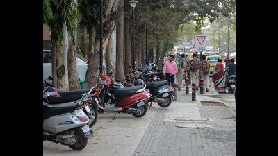 Meanwhile, officials said that the pay-and-park facilities are operating smoothly at Anand Nagar metro station and plans are afoot to extend them to other metro stations. (HT PHOTO)