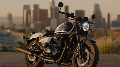 Royal Enfield recalls motorcycles manufactured from November 2022 to March 2023 for reflector performance issues. The replacement process will begin in South Korea, USA, and Canada, at no cost to customers. The Classic 650 is set to debut at the Motoverse event in Goa this November. Royal Enfield recalls motorcycles manufactured from November 2022 to March 2023 for reflector performance issues. The replacement process will begin in South Korea, USA, and Canada, at no cost to customers. The Classic 650 is set to debut at the Motoverse event in Goa this November.