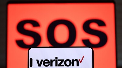 SAN ANSELMO, CALIFORNIA - SEPTEMBER 30: In this photo illustration, the Verizon logo is displayed on a smartphone screen on September 30, 2024 in San Anselmo California. A widespread Verizon outage is affecting tens of thousands of Verizon customers across the country and is disrupting their ability to make calls, texts and access the internet. Verizon is working to solve the issue and restore service to customers. (Photo Illustration by Justin Sullivan/Getty Images) (Photo by JUSTIN SULLIVAN / GETTY IMAGES NORTH AMERICA / Getty Images via AFP) (Getty Images via AFP)