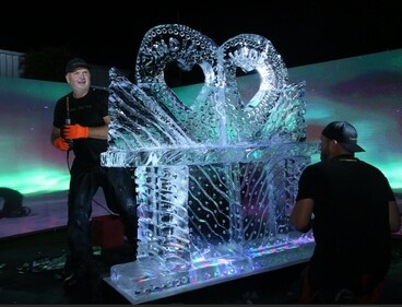 Live ice sculpting