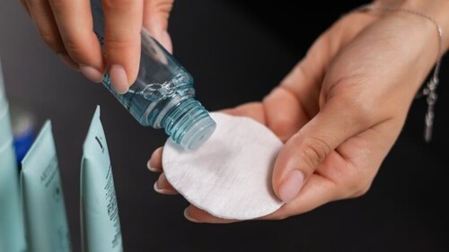 Toner will minimize your pours and helps to soothe and hydrate your skin. (Pexels) Toner will minimize your pours and helps to soothe and hydrate your skin. (Pexels)