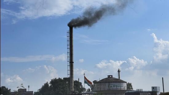 UPPCB officials said hot spots are defined every year on the basis of physical verification, flow of vehicular traffic, ongoing construction activities and observations over a period of time. (Sakib Ali/HT Photo)