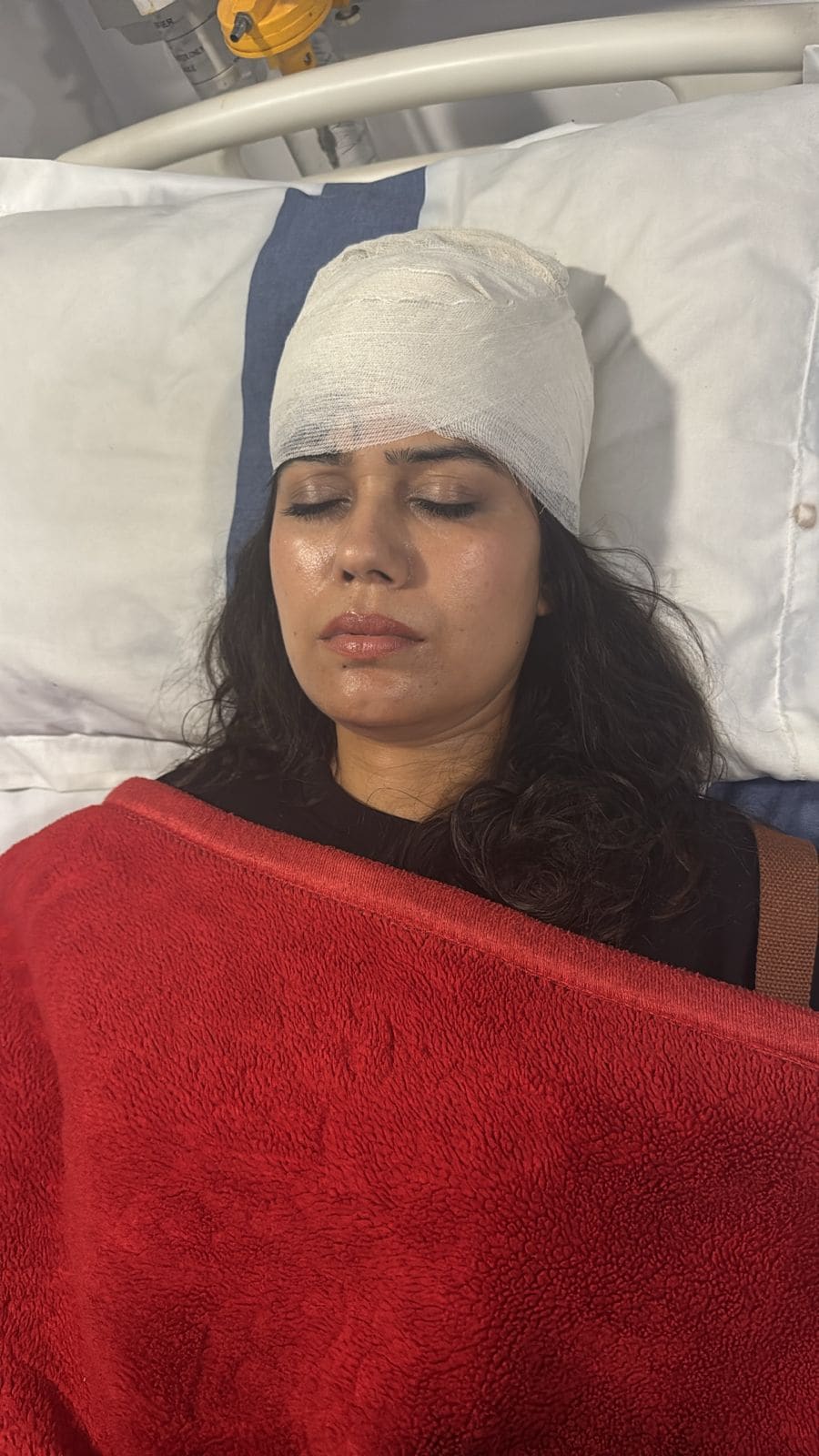 The teenager’s maternal aunt Surbhi Jain received six stitches for injuries on the head. (HT Photo)