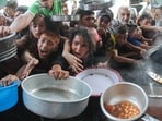 Palestinians gather to receive food cooked by a charity kitchen, amid the Israel-Hamas conflict, in the northern Gaza Strip, September 11, 2024. REUTERS/Mahmoud Issa     TPX IMAGES OF THE DAY