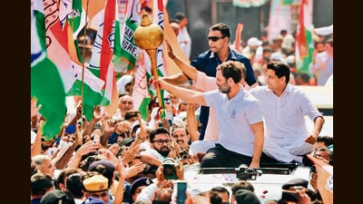 Congress leader Rahul Gandh with MP Deepender Hooda during road show in Bahadurgarh City on Tuesday. (Manoj Dhaka/HT) Congress leader Rahul Gandh with MP Deepender Hooda during road show in Bahadurgarh City on Tuesday. (Manoj Dhaka/HT)