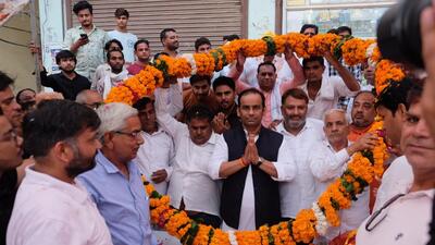 Independent candidate Kalyan Singh Chauhan addressing a public rally on Tuesday. (Parveen Kumar/HT Photo) Independent candidate Kalyan Singh Chauhan addressing a public rally on Tuesday. (Parveen Kumar/HT Photo)