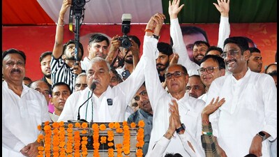 Leader of Opposition and former chief minister Bhupinder Singh Hooda during a rally in support of Congress candidate Chander Parkash in Adampur in Hisar on Tuesday. (Manoj Dhaka/HT) Leader of Opposition and former chief minister Bhupinder Singh Hooda during a rally in support of Congress candidate Chander Parkash in Adampur in Hisar on Tuesday. (Manoj Dhaka/HT)