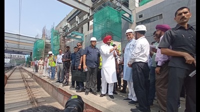 Minister of state for railways Ravneet Singh Bittu visits ongoing work at Chandigarh railway station. (Sant Arora/HT) Minister of state for railways Ravneet Singh Bittu visits ongoing work at Chandigarh railway station. (Sant Arora/HT)
