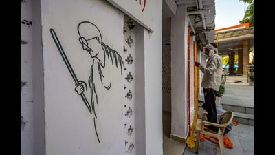 New Delhi, India - Oct. 1, 2024: Workers decorate the Valmiki Mandir area at Mandir Marg in celebration of Gandhi Jayanti in New Delhi, India, on Tuesday, October 1, 2024. Valmiki Mandir is where Mahatma Gandhi stayed for 214 days between April 1, 1946, and June 10, 1947. (Photo by RAJ K RAJ / Hindustan Times) (RAJ K RAJ /HT PHOTO) New Delhi, India - Oct. 1, 2024: Workers decorate the Valmiki Mandir area at Mandir Marg in celebration of Gandhi Jayanti in New Delhi, India, on Tuesday, October 1, 2024. Valmiki Mandir is where Mahatma Gandhi stayed for 214 days between April 1, 1946, and June 10, 1947. (Photo by RAJ K RAJ / Hindustan Times) (RAJ K RAJ /HT PHOTO)