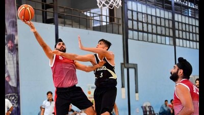 Players during the PU inter-college basketball championship at Guru Nanak Stadium in Ludhiana on Tuesday. (HT Photo)