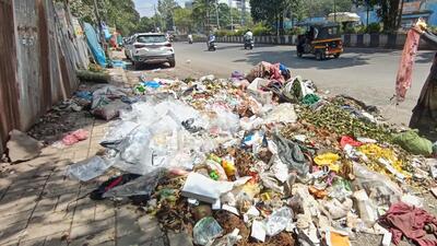 Punekars are frustrated with the poor garbage management in the city and are blaming the civic administration for the sorry state of affairs. (MAHENDRA KOLHE/HT) Punekars are frustrated with the poor garbage management in the city and are blaming the civic administration for the sorry state of affairs. (MAHENDRA KOLHE/HT)
