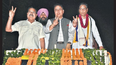 Punjab cabinet minister Aman Arora (centre) and AAP candidate Prem Garg (right) during a road show in Sector 20, Panchkula, on Tuesday. (Sant Arora/Hindustan Times) Punjab cabinet minister Aman Arora (centre) and AAP candidate Prem Garg (right) during a road show in Sector 20, Panchkula, on Tuesday. (Sant Arora/Hindustan Times)