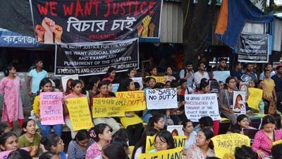 The junior doctors’ protest received widespread support and people hit the streets in numbers. (ANI) The junior doctors’ protest received widespread support and people hit the streets in numbers. (ANI)