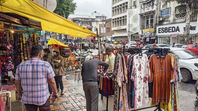 The police department has requested the Pune Cantonment Board (PCB) to initiate action against unauthorised vendors aimed at decongesting the busiest market in the area after elections. (HT PHOTO) The police department has requested the Pune Cantonment Board (PCB) to initiate action against unauthorised vendors aimed at decongesting the busiest market in the area after elections. (HT PHOTO)