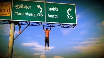 The 16-second clip also shows his trying to pull himself up by his legs to sit on the signboard. (X/AmethiLive) The 16-second clip also shows his trying to pull himself up by his legs to sit on the signboard. (X/AmethiLive)