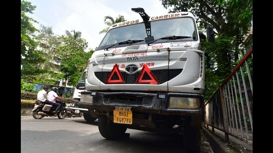 A dumper hit the minor girl from behind in Goregaon East on Tuesday. (Satish Bate/HT Photo)