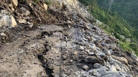 A landslide in Himachal’s Kinnaur blocked the NH 5. Himachal Pradesh travel alert: Landslide blocks highway, cuts off Kinnaur from Shimla (Photo by HT_PRINT)