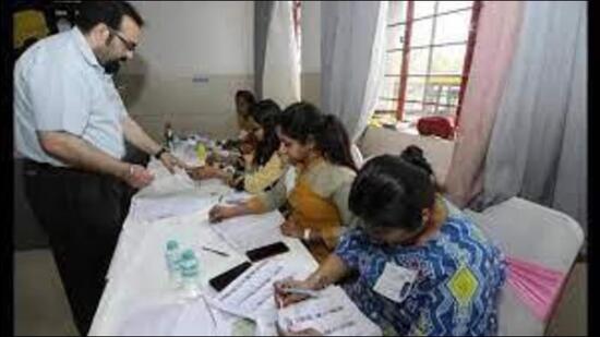 A total of 225 polling stations have been set up in Kalka and 230 in Panchkula. (HT Photo)