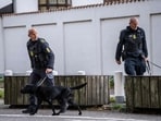 Police officers are seen securing an area near the Israeli embassy in Copenhagen, on October 2, 2024. Danish police said on Wednesday they were investigating two blasts that went off in an area near the Israeli embassy in the capital. (Photo by Emil Nicolai Helms / Ritzau Scanpix / AFP) / Denmark OUT Police officers are seen securing an area near the Israeli embassy in Copenhagen, on October 2, 2024. Danish police said on Wednesday they were investigating two blasts that went off in an area near the Israeli embassy in the capital. (Photo by Emil Nicolai Helms / Ritzau Scanpix / AFP) / Denmark OUT