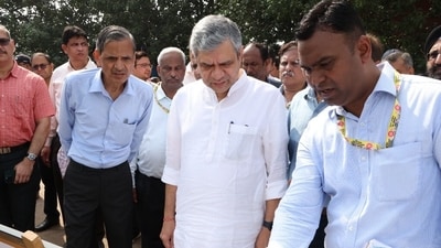 Union Railway Minister Ashwini Vaishnaw was shown this new technology during his inspection of the Wadi Bunder yard. HT Photo Union Railway Minister Ashwini Vaishnaw was shown this new technology during his inspection of the Wadi Bunder yard. HT Photo