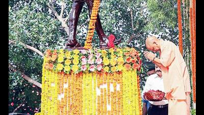 Chief minister Yogi Adityanath pays tribute to Mahatma Gandhi on the occasion of Gandhi Jayanti, in Lucknow on Wednesday. (ANI Photo) Chief minister Yogi Adityanath pays tribute to Mahatma Gandhi on the occasion of Gandhi Jayanti, in Lucknow on Wednesday. (ANI Photo)