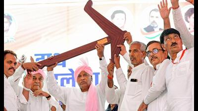 Congress president Mallikarjun Kharge during a public meeting ahead of Haryana assembly elections, in Charkhi Dadri district of Haryana. (PTI) Congress president Mallikarjun Kharge during a public meeting ahead of Haryana assembly elections, in Charkhi Dadri district of Haryana. (PTI)