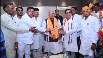Former Haryana chief minister Manohar Lal Khattar accompanied by the BJP pick for Badshahpur Rao Narbir Singh (second from left) in Gurugram. (HT PHOTO) Former Haryana chief minister Manohar Lal Khattar accompanied by the BJP pick for Badshahpur Rao Narbir Singh (second from left) in Gurugram. (HT PHOTO)